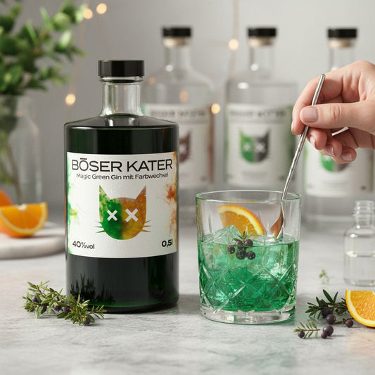 Schwarzbach Spirits BÖSER KATER Magic Green Gin mit Farbwechsel, 40% Vol. 0.5l, vegan, mit Zitrus- und Limettennoten.