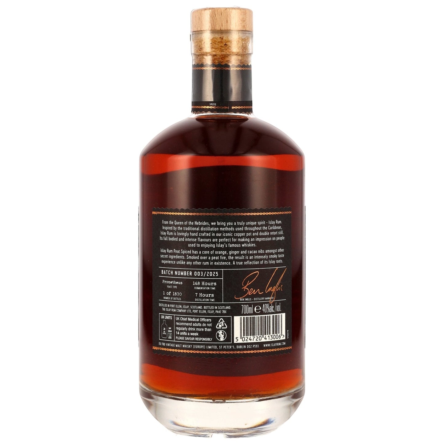 Schwarzbach Spirits Islay Rum Peat Spiced Flaschenrückseite mit detaillierten Informationen zur handwerklichen Herstellung