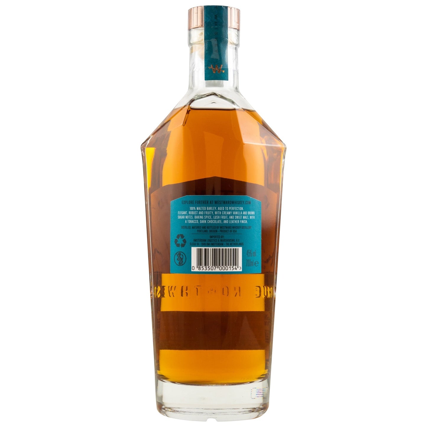 Schwarzbach Spirits Westward Single Malt Whiskey in einer Glasflasche mit bernsteinfarbener Flüssigkeit. 45% Vol., 700ml.