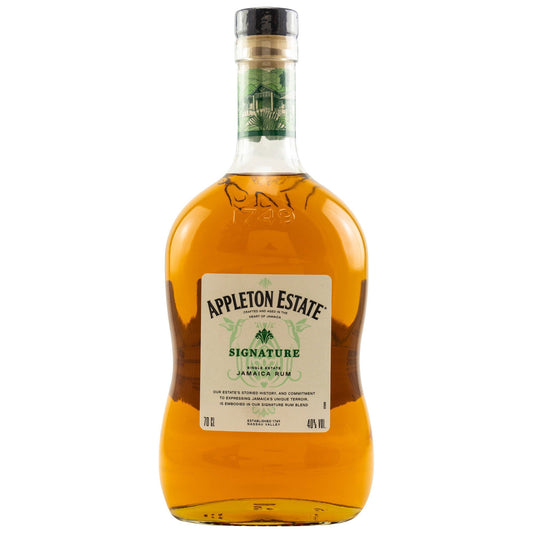 Schwarzbach Spirits Appleton Estate Signature Jamaika Rum in einer 0,7 Liter Flasche mit goldener Farbe