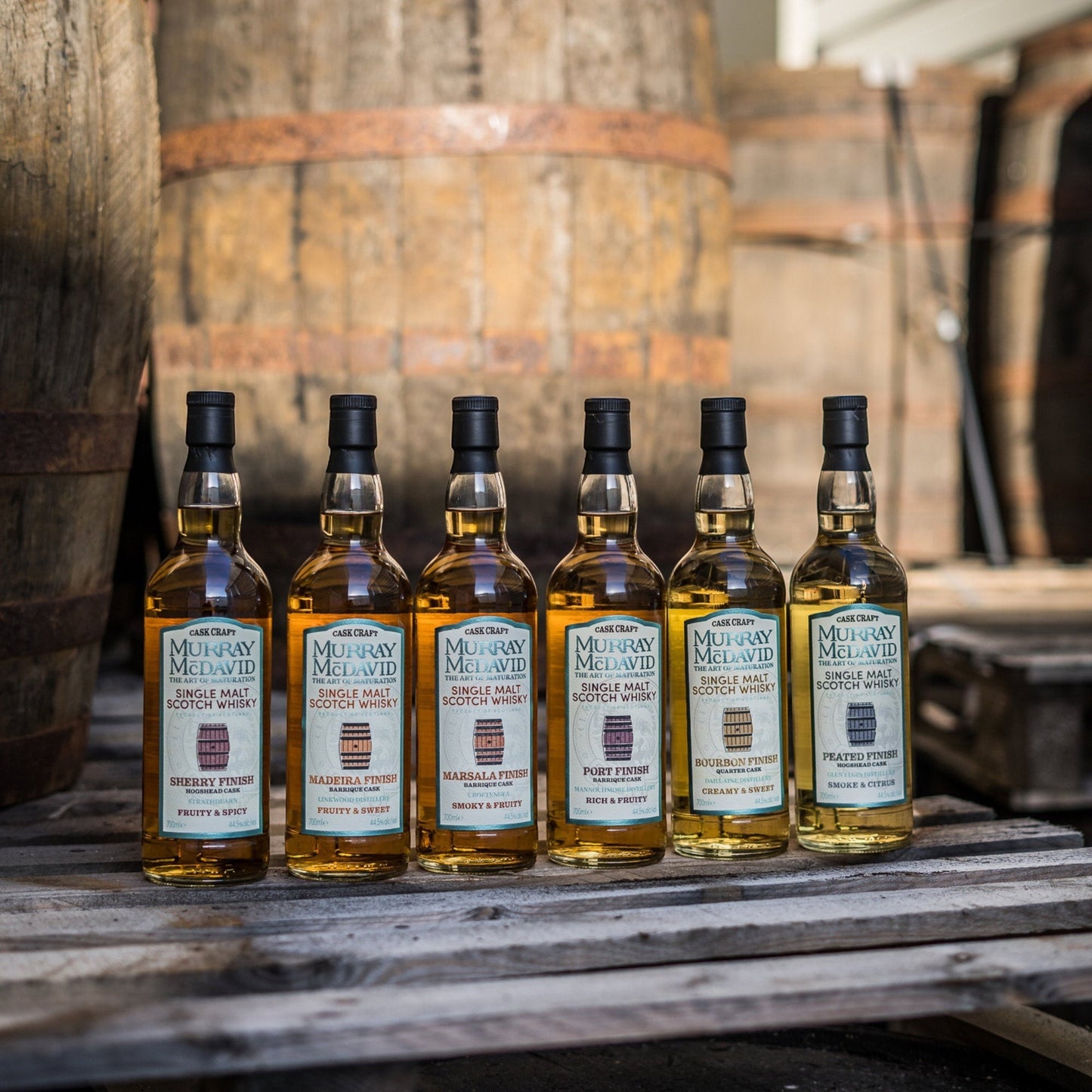 Schwarzbach Spirits Benrinnes Murray McDavid Single Malt Whisky mit Tawny Port Cask Finish vor Holzfässern