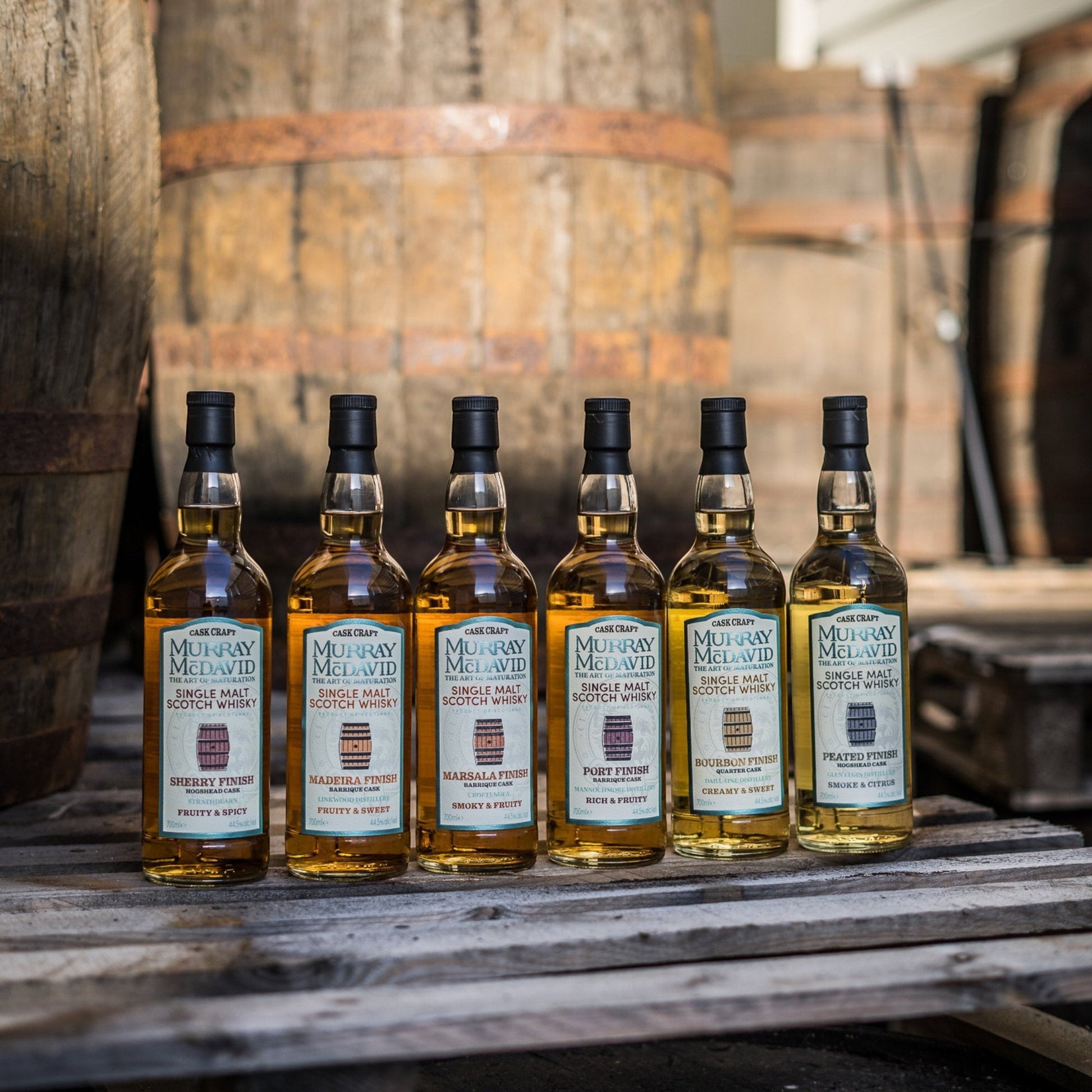 Schwarzbach Spirits Benrinnes Murray McDavid Single Malt Whisky mit Tawny Port Cask Finish vor Holzfässern