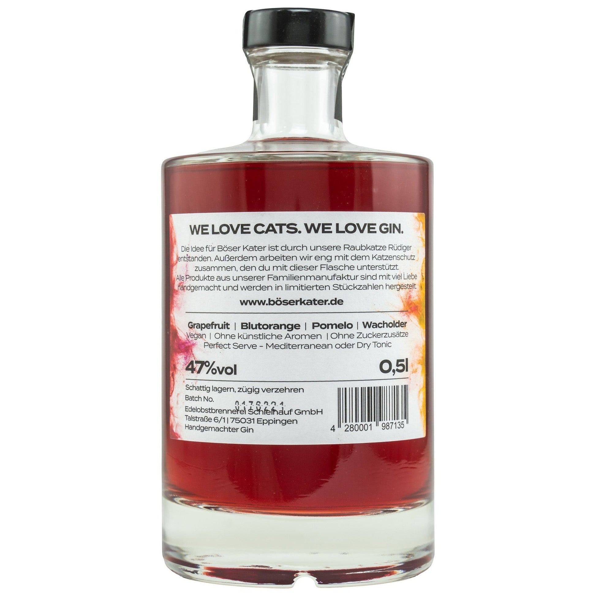 Schwarzbach Spirits BÖSER KATER Magic Grapefruit Gin Flasche mit rotem Inhalt. Verwandelt sich von blau zu violett mit Tonic Water.