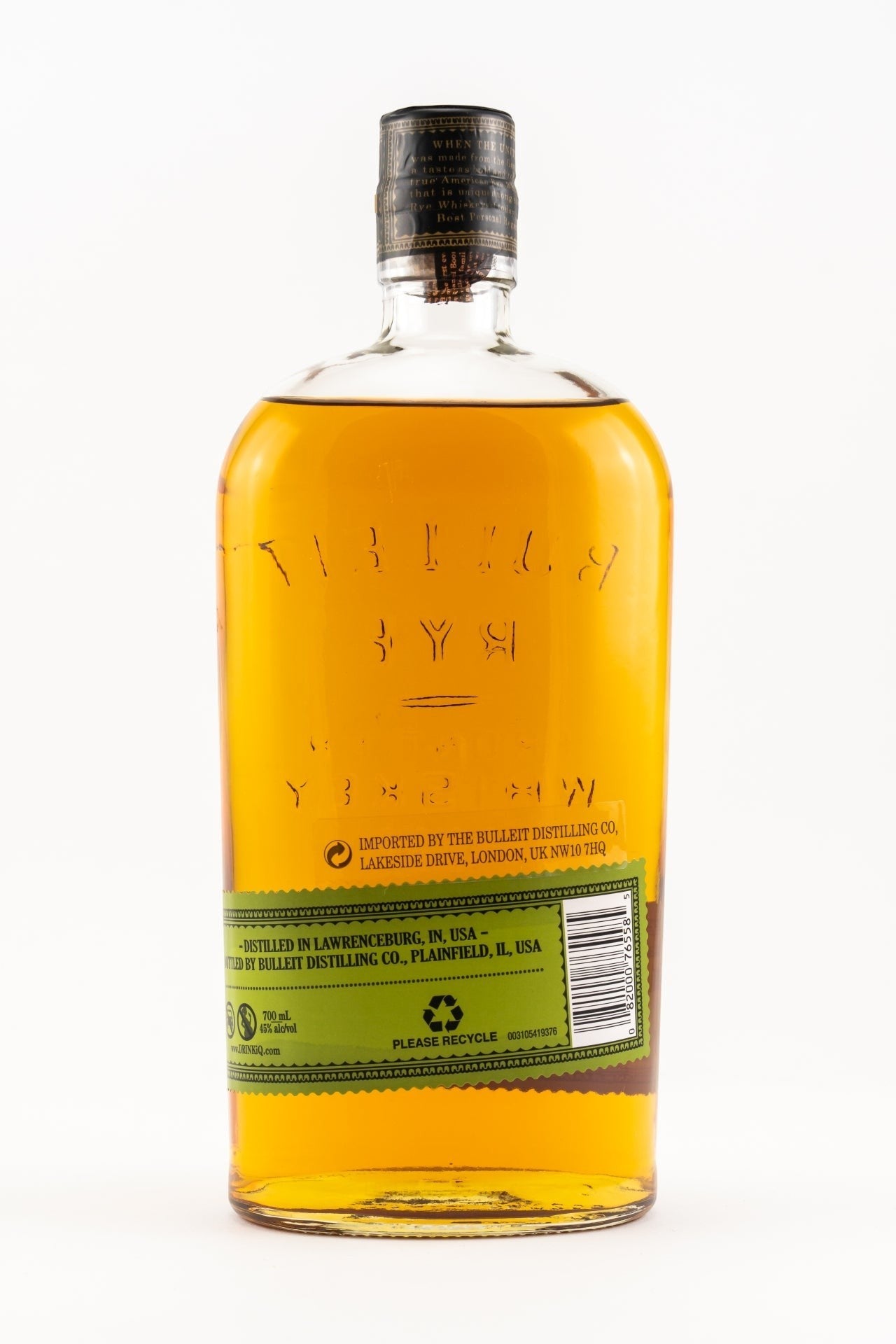 Schwarzbach Spirits: BULLEIT 95 Rye Small Batch Whiskey, 45% Vol., 0.7L. Amber-colored American rye whiskey with embossed lettering and a green label.