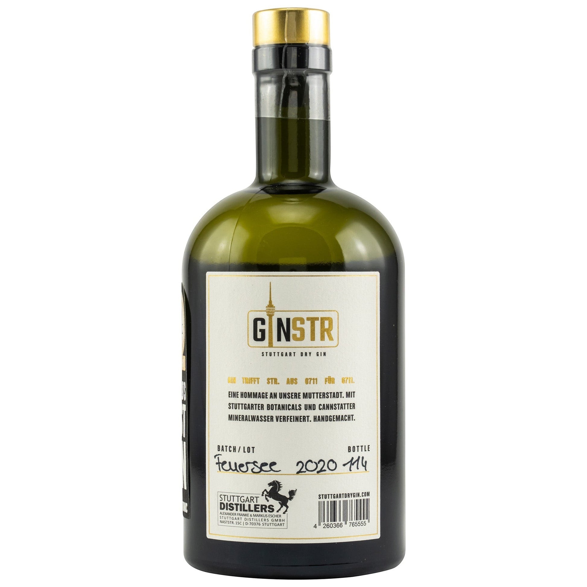 Schwarzbach Spirits GINSTR Stuttgart Dry Gin 44% Vol. in einer dunklen Glasflasche mit goldfarbenem Verschluss. Das Etikett zeigt den Schriftzug GINSTR, Stuttgart Dry Gin und Details zur Abfüllung.