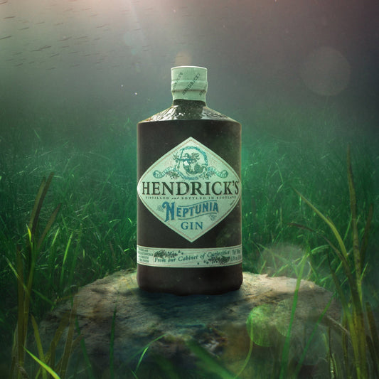 Schwarzbach Spirits: Hendrick's Neptunia Gin Flasche mit maritimen Noten, Rose und Gurke, 43,4% Vol.