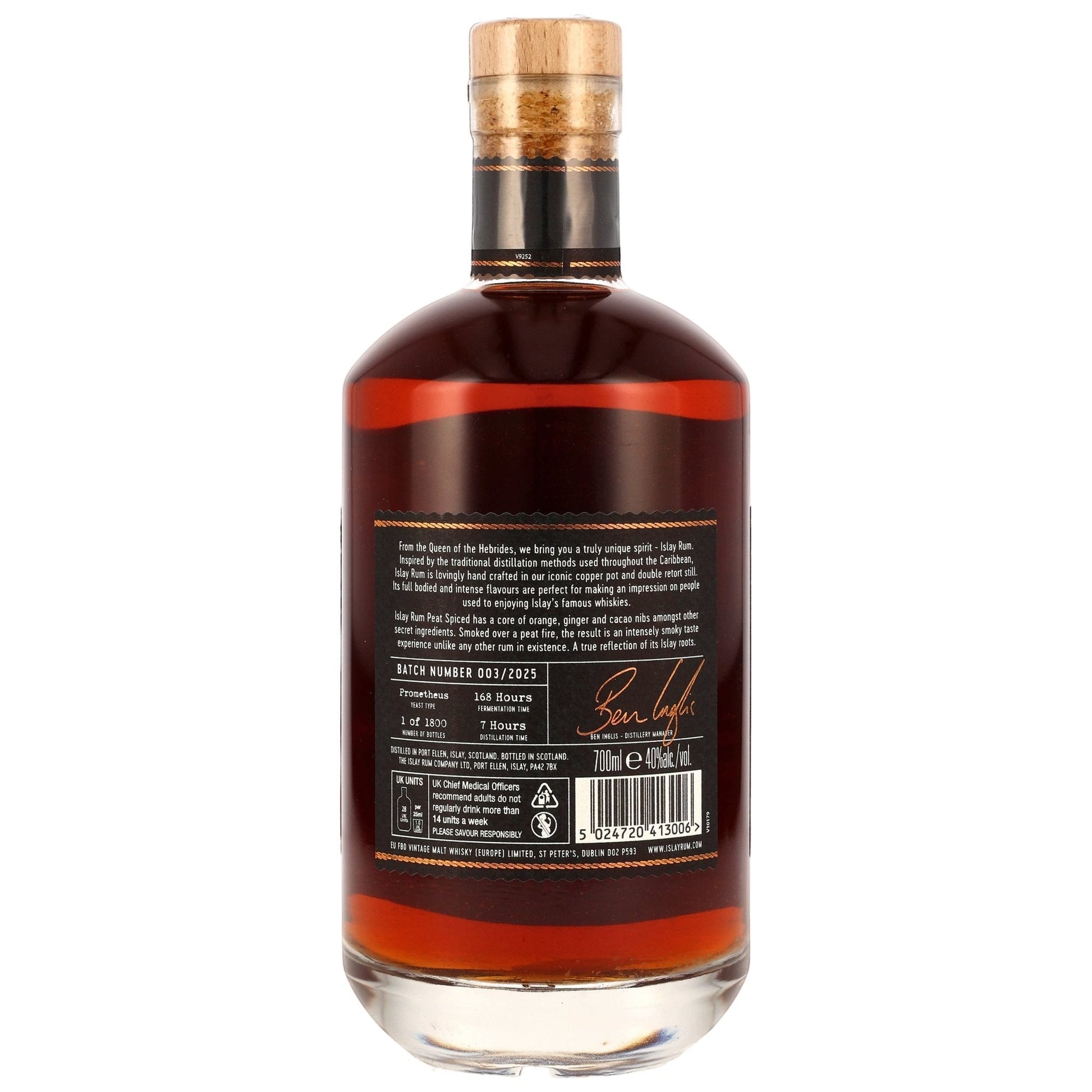 Schwarzbach Spirits Islay Rum Peat Spiced Flaschenrückseite mit detaillierten Informationen zur handwerklichen Herstellung