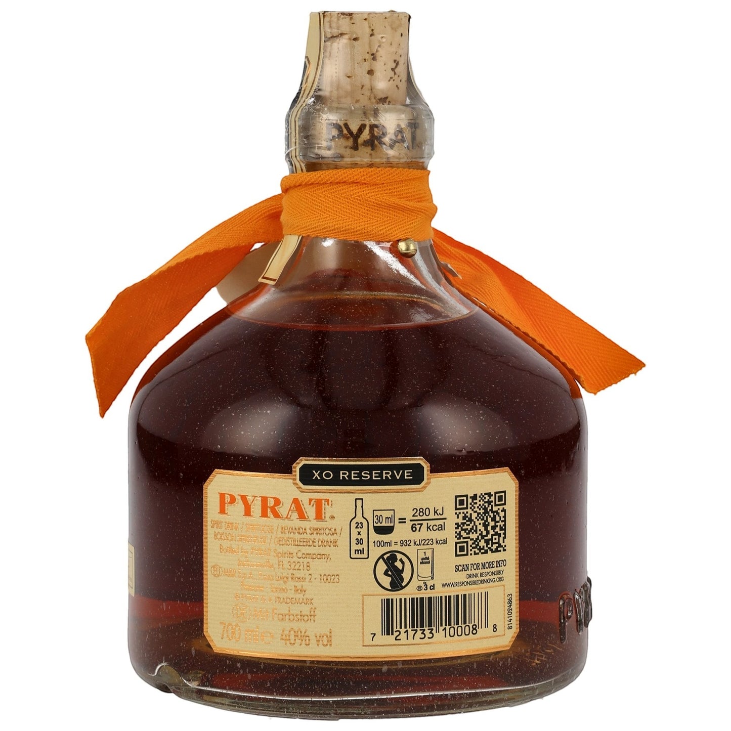 Schwarzbach Spirits Pyrat XO Reserve Rum Flasche mit orangefarbenem Band und Hoti-Mönch-Amulett in der Rückansicht