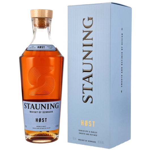 Schwarzbach Spirits Stauning HØST Danish Whisky in einer hellblauen Geschenkverpackung mit Korkverschluss