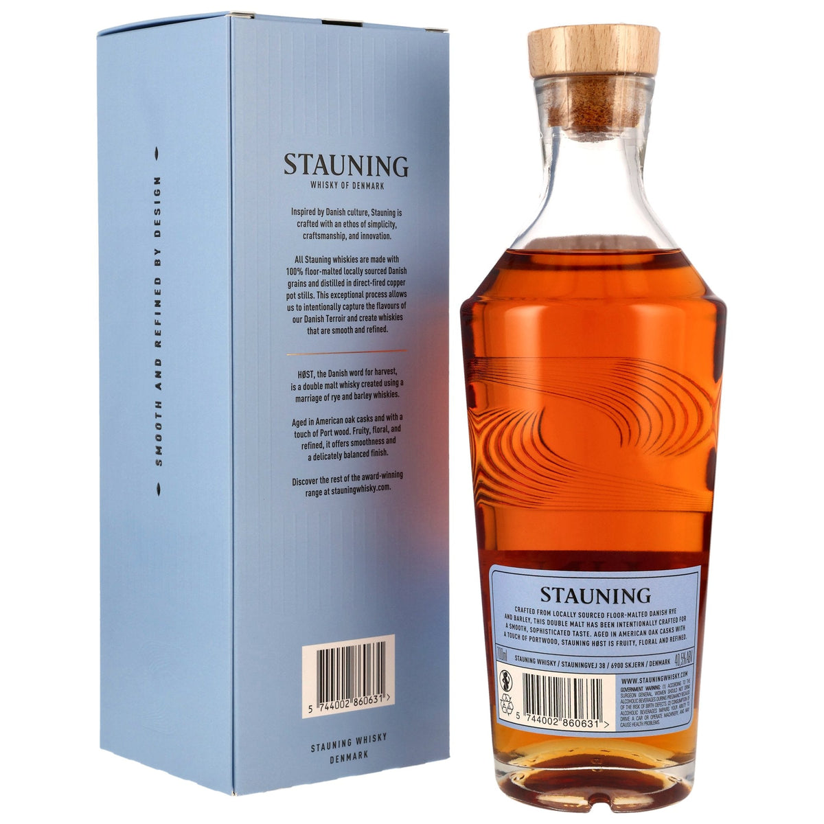 Schwarzbach Spirits Stauning HØST Danish Whisky Flasche mit hellblauer Geschenkverpackung und Korkverschluss