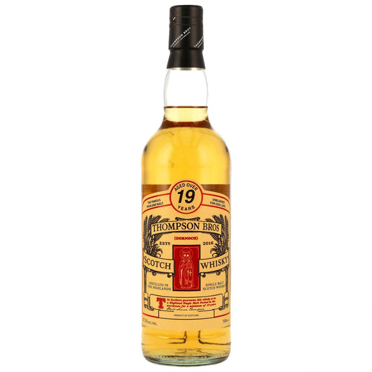 Schwarzbach Spirits Thompson Bros. Highland Single Malt 19 Jahre Whisky Flasche mit beigem Etikett vor weißem Hintergrund