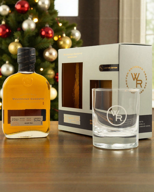 Schwarzbach Spirits: Woodford Reserve Distiller's Select Bourbon Geschenk-Set mit 20cl Flasche und Glas, 43,2% Vol.